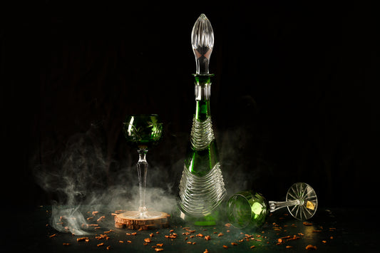 CAESAR CRYSTAL BOHEMIAE - Emerald Tumbler with Glasses - Invite the Class to any Occasion with This One Of A Kind Set.